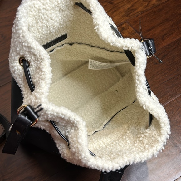 Faux Fur & Leather Crossbody Bucket Bag - Picture 5 of 7